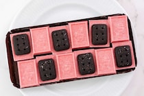 【ブルボン】期間限定「アルフォート」は苺40%使用!? 香り豊かな甘酸っぱいチョコが最高すぎる