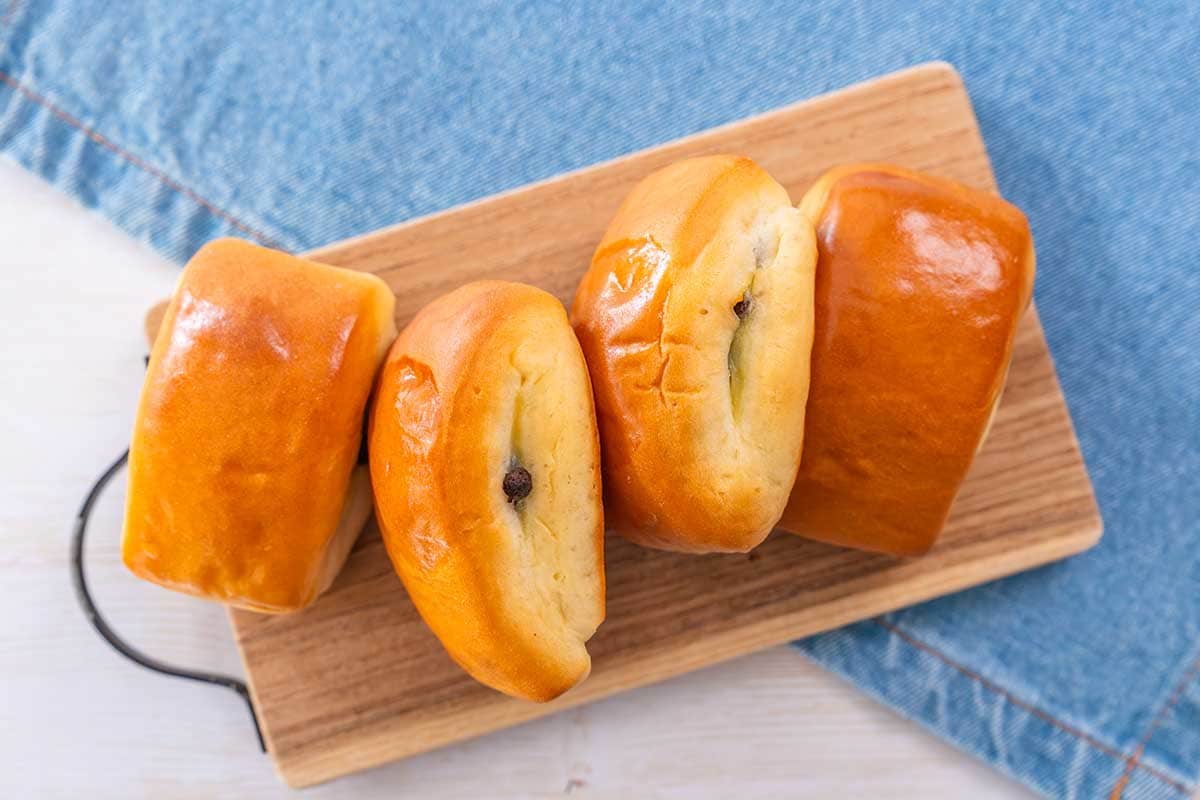 カスタードとチョコを一緒に味わう【セブン】新作菓子パンは4個入りで181円