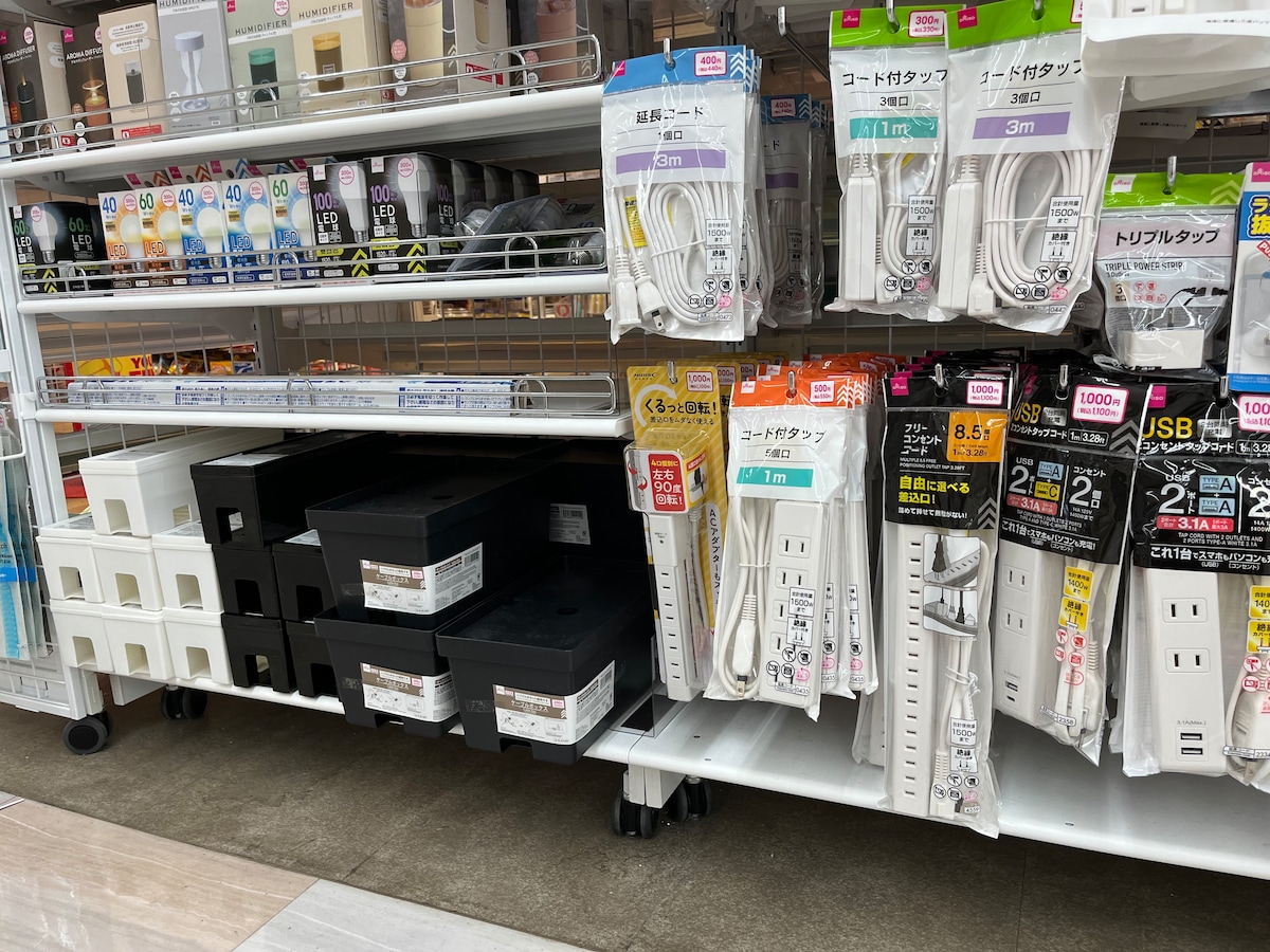100均のコード収納が優秀すぎ!ダイソー・セリア・キャン★ドゥで買った9商品を紹介
