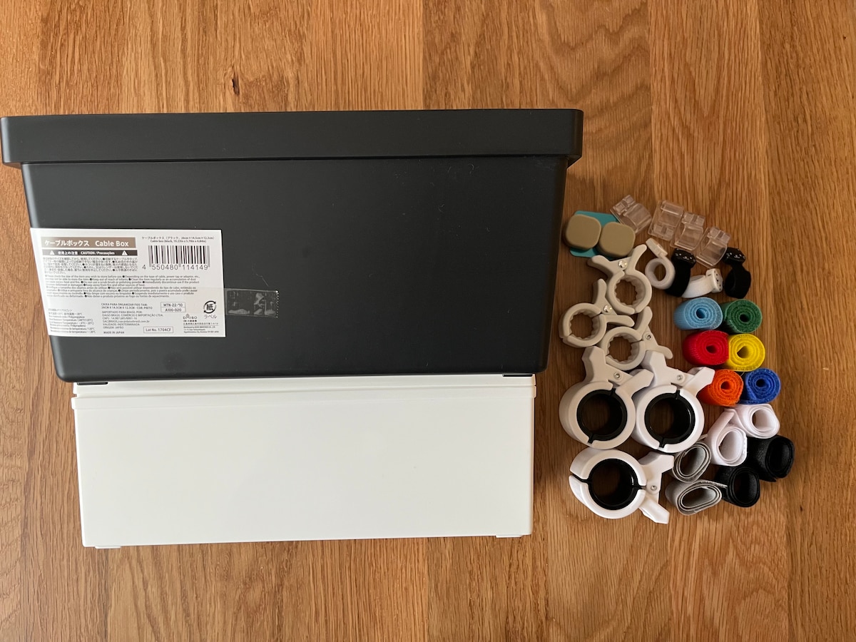 100均のコード収納が優秀すぎ!ダイソー・セリア・キャン★ドゥで買った9商品を紹介