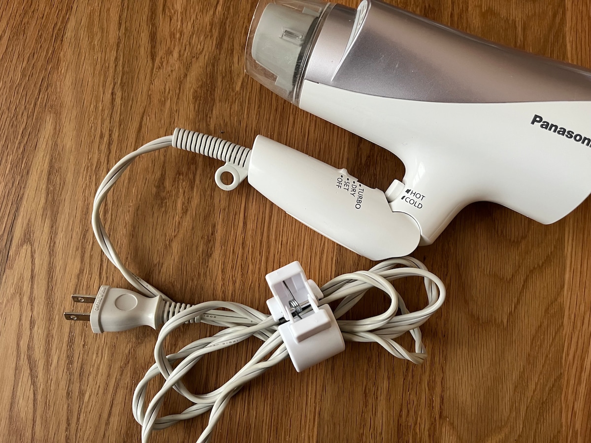 100均のコード収納が優秀すぎ!ダイソー・セリア・キャン★ドゥで買った9商品を紹介