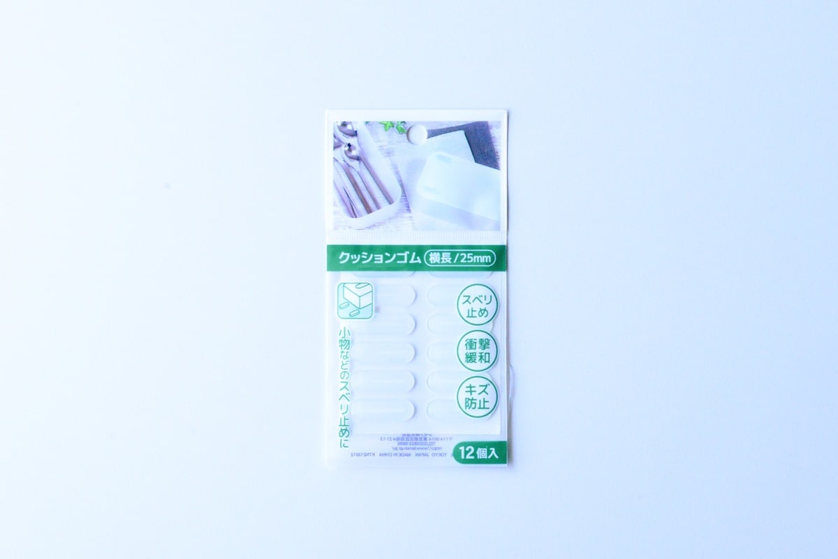 100均の滑り止めシールは用途がいっぱい!ハンガー用や靴下用も紹介