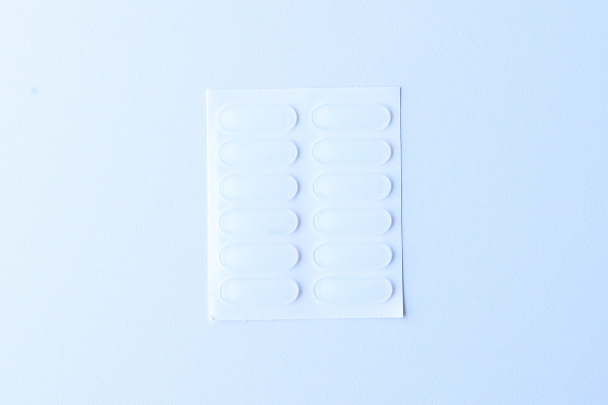 100均の滑り止めシールは用途がいっぱい!ハンガー用や靴下用も紹介