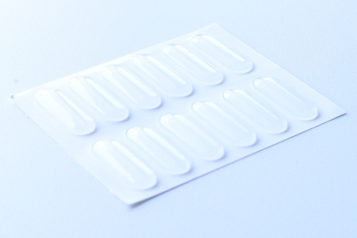 100均の滑り止めシールは用途がいっぱい!ハンガー用や靴下用も紹介