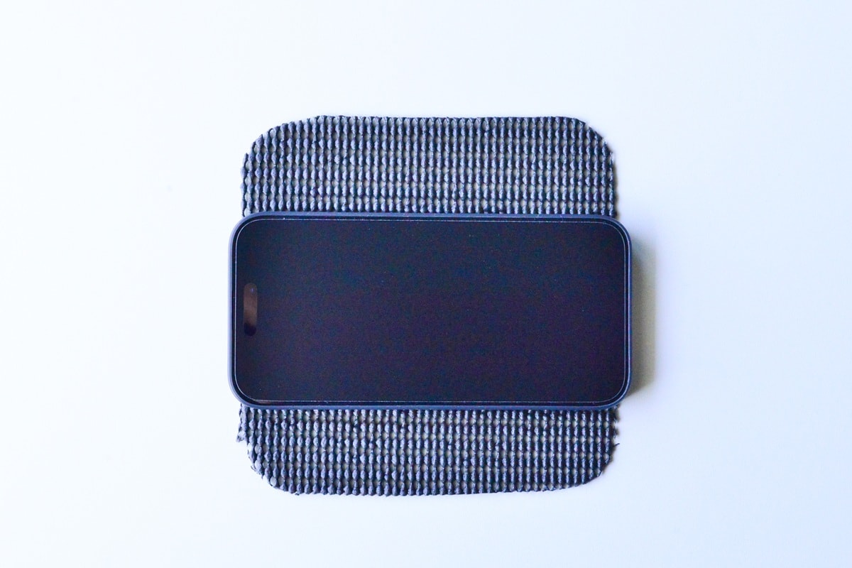 100均の滑り止めシールは用途がいっぱい!ハンガー用や靴下用も紹介