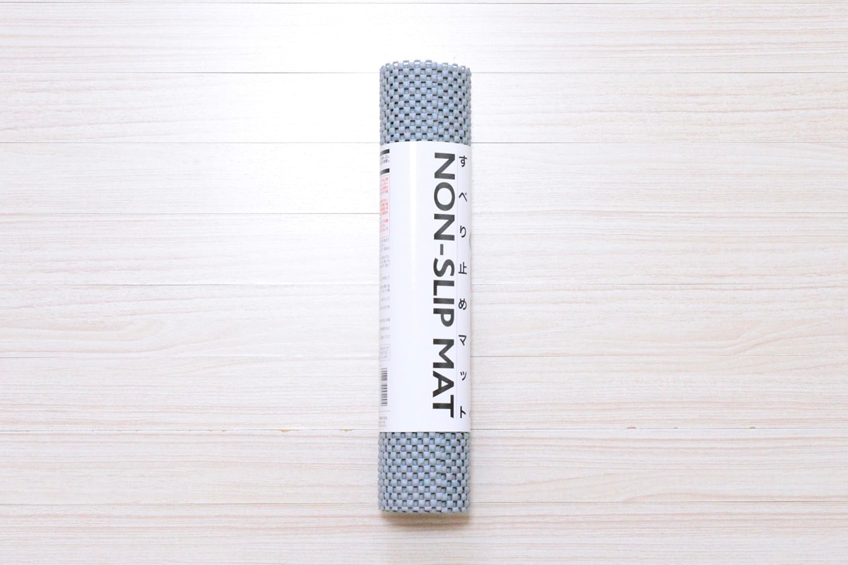 100均の滑り止めシールは用途がいっぱい!ハンガー用や靴下用も紹介