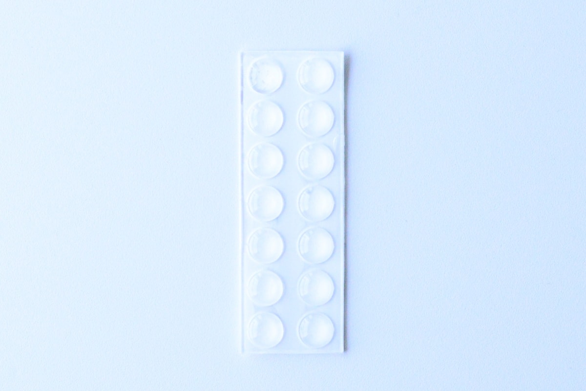 100均の滑り止めシールは用途がいっぱい!ハンガー用や靴下用も紹介