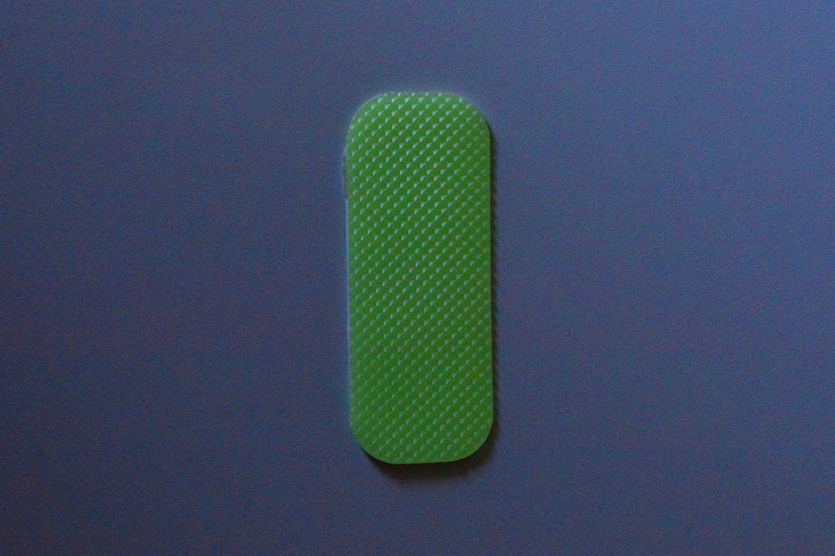 100均の滑り止めシールは用途がいっぱい！ハンガー用や靴下用も紹介