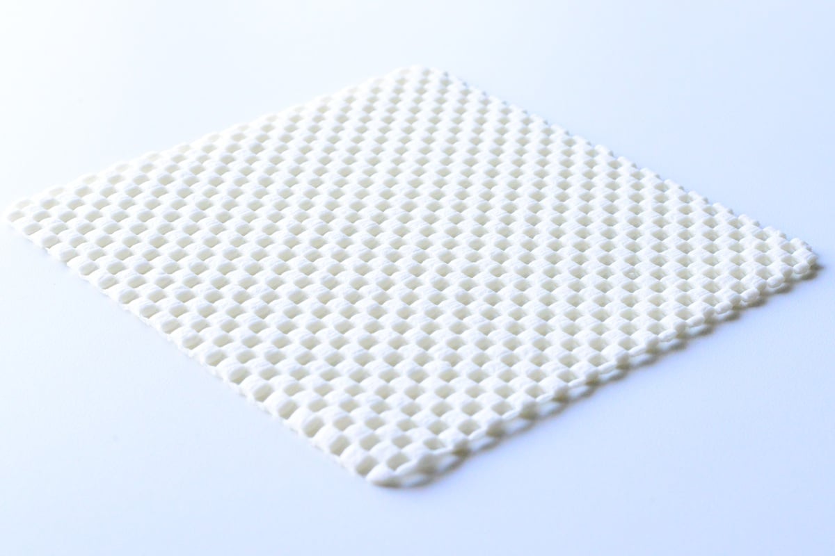 100均の滑り止めシールは用途がいっぱい！ハンガー用や靴下用も紹介