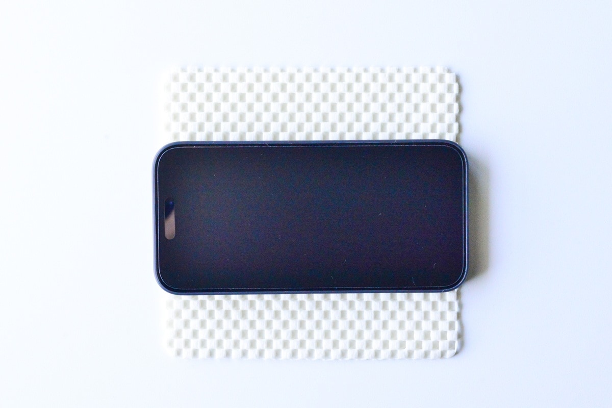 100均の滑り止めシールは用途がいっぱい！ハンガー用や靴下用も紹介