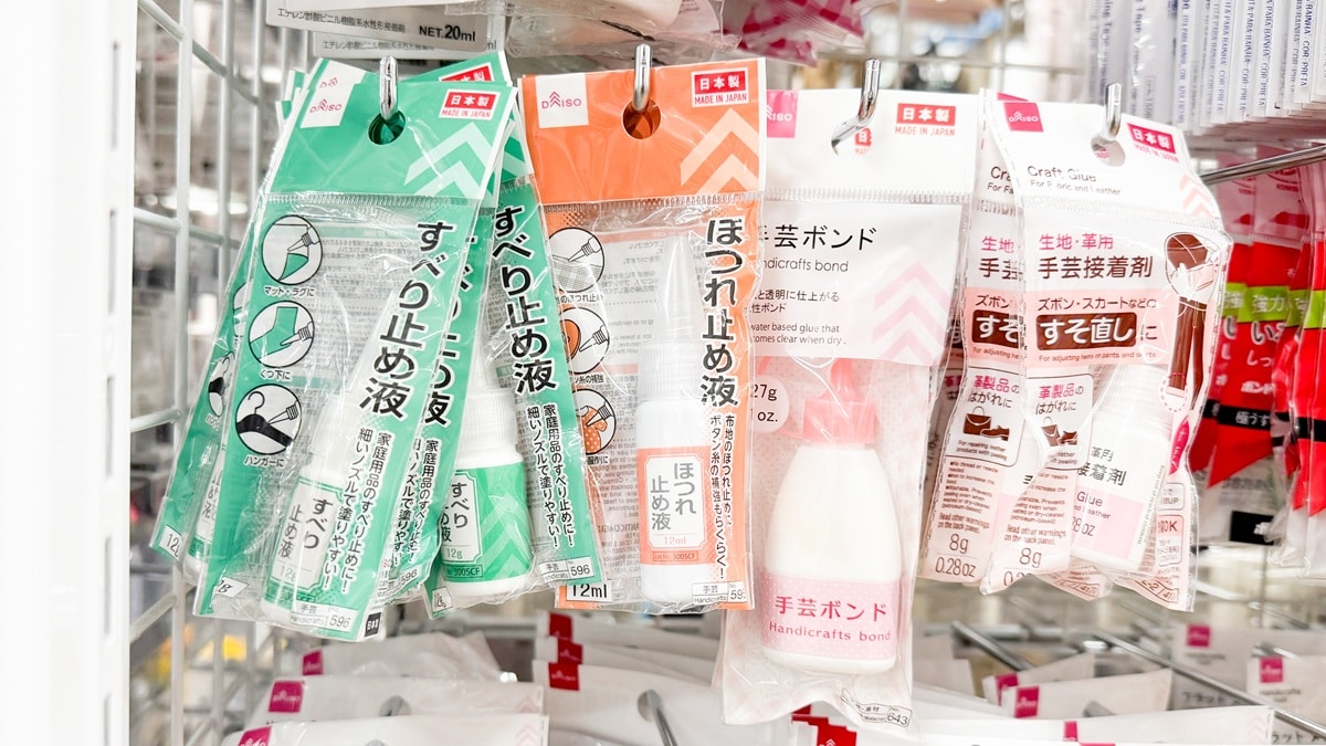 100均の滑り止めシールは用途がいっぱい！ハンガー用や靴下用も紹介