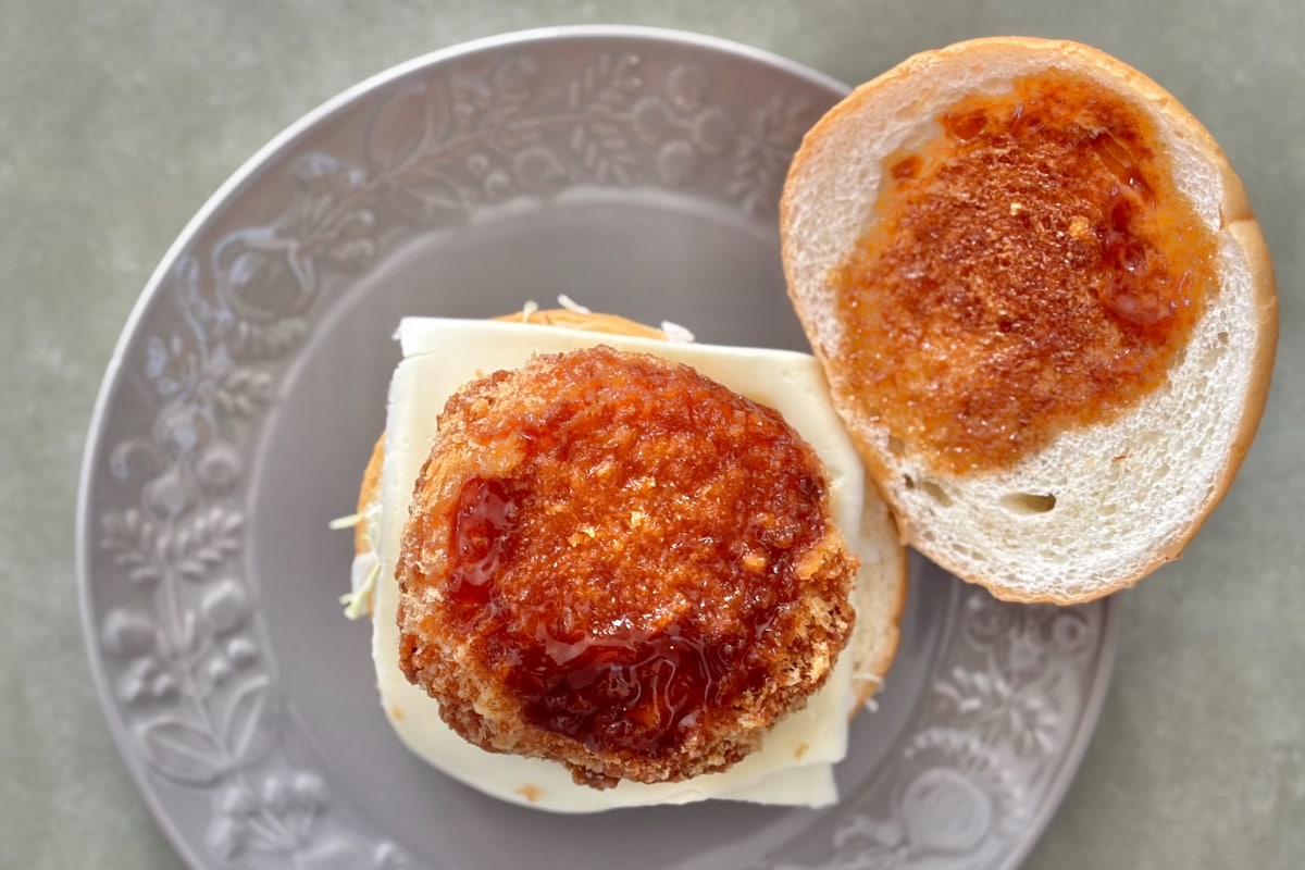 中身とろっとろで「パンふわっふわ」【ローソン】濃厚＆贅沢な冬バーガー