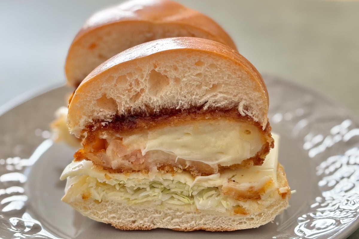 中身とろっとろで「パンふわっふわ」【ローソン】濃厚＆贅沢な冬バーガー