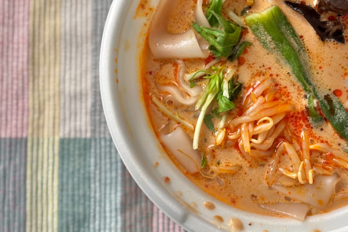 「天才」「好きなタイプ」【セブン】の“しび辛”麺がクセになるウマさ！