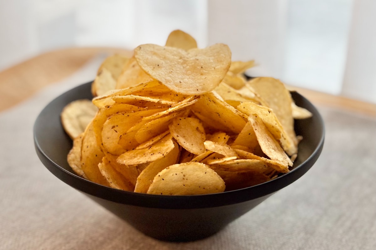 冬恒例のホットスナックが変身!【ローソン限定】ポテチがやみつきになる