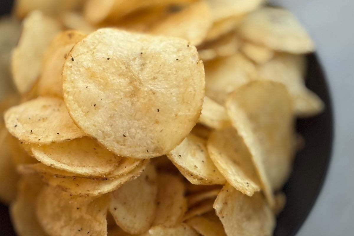 冬恒例のホットスナックが変身!【ローソン限定】ポテチがやみつきになる