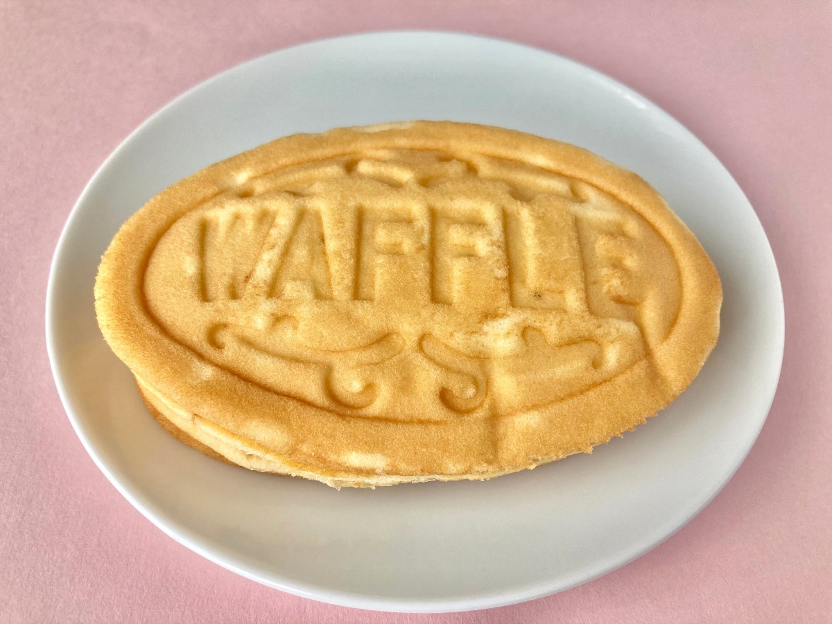 「柔らかくて甘くてウマー!」「安心感ある美味しさ!」【ローソン】コスパも嬉しいふんわりワッフル