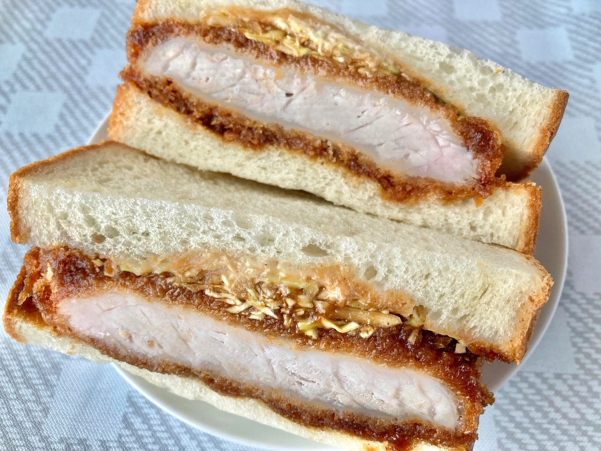 厚さがあって満足感あり!【セブン】シンプルカツサンドが美味しい