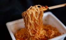 人気の冬グルメを再現!? 『ペヤング』新商品は【セブン】先行発売！