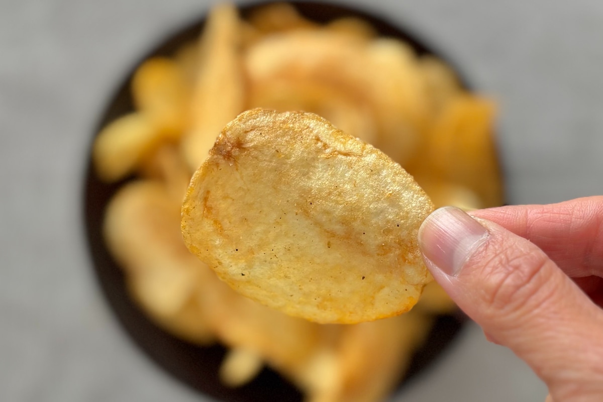 「神コラボ」「禁断すぎる」【ファミマ限定】あの味が数量限定でポテチに