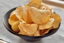 「神コラボ」「禁断すぎる」【ファミマ限定】あの味が数量限定でポテチに