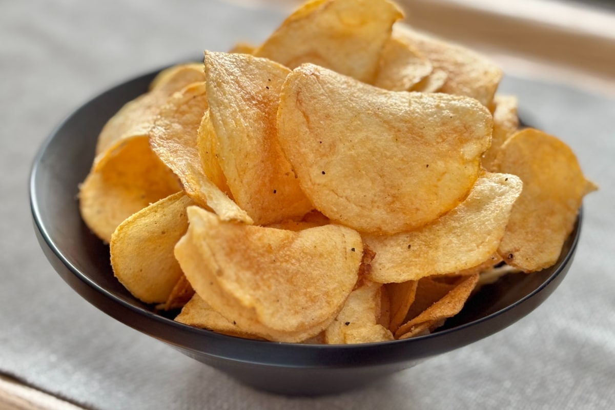 「神コラボ」「禁断すぎる」【ファミマ限定】あの味が数量限定でポテチに