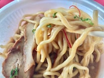 「忖度抜きで美味しい！」「残ったスープにライスを絡めて食べた！」【ファミマ】ドロドロスープが特徴の監修系ラーメン