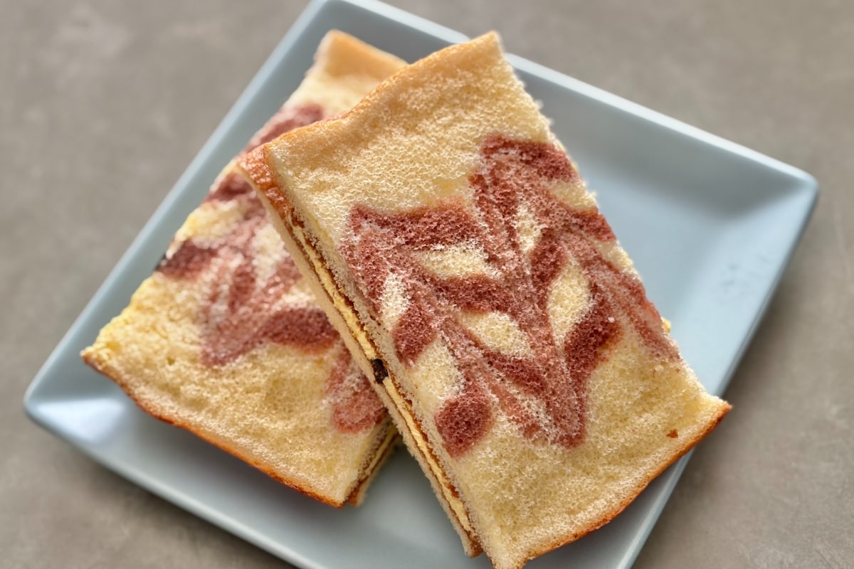 チョコチップがアクセントに!【ローソン】にふんわり生地のケーキが登場