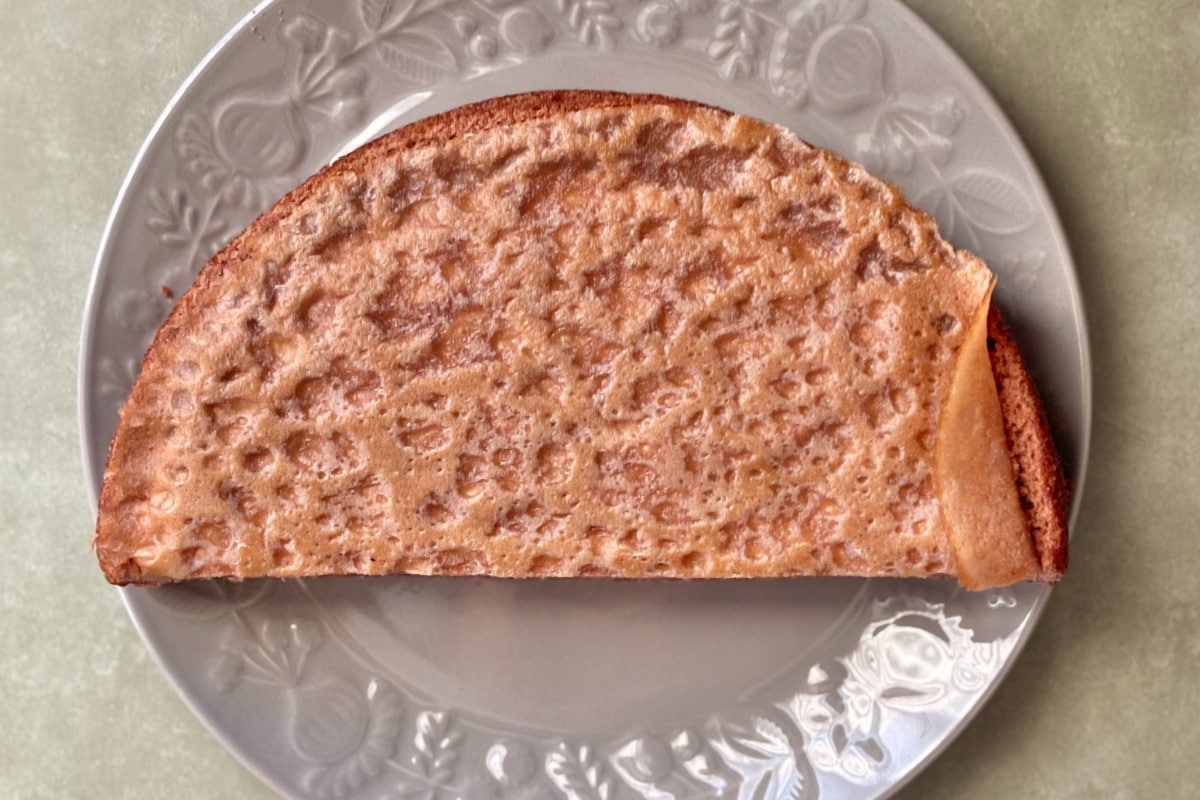 2種の生地が意外と好相性!【ローソン】に全部チョコのおやつが新登場