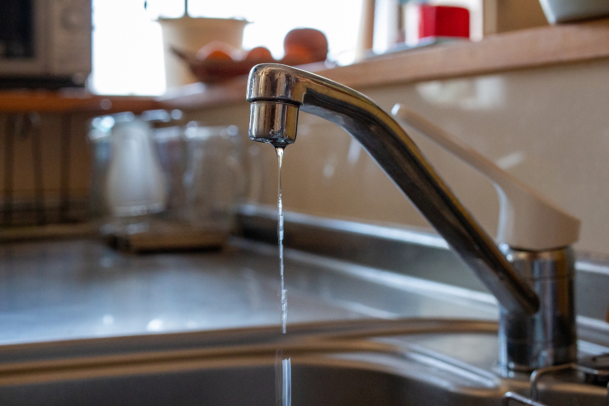 毎日12Lもの水をスーパーで……世帯年収700万の女性、近づく子育て費用の増加に“恐怖”