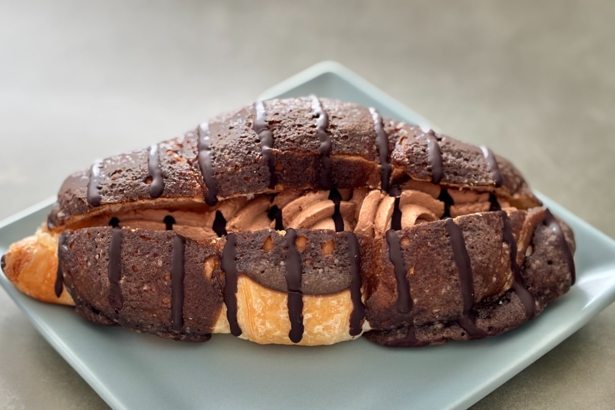 「大好きな物ばかりで幸せ」！【セブン】チョコづくしの「ご褒美パン」