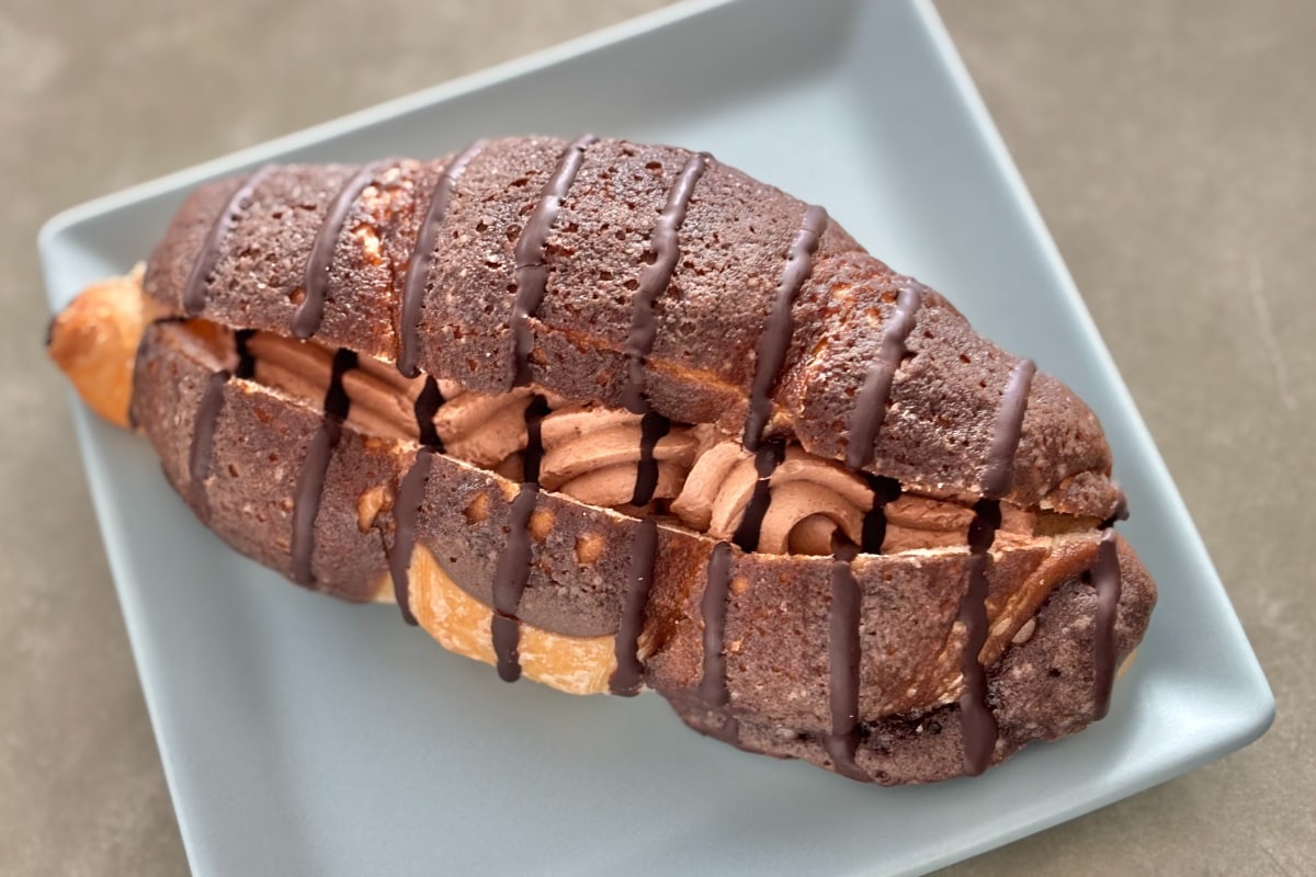 「大好きな物ばかりで幸せ」！【セブン】チョコづくしの「ご褒美パン」