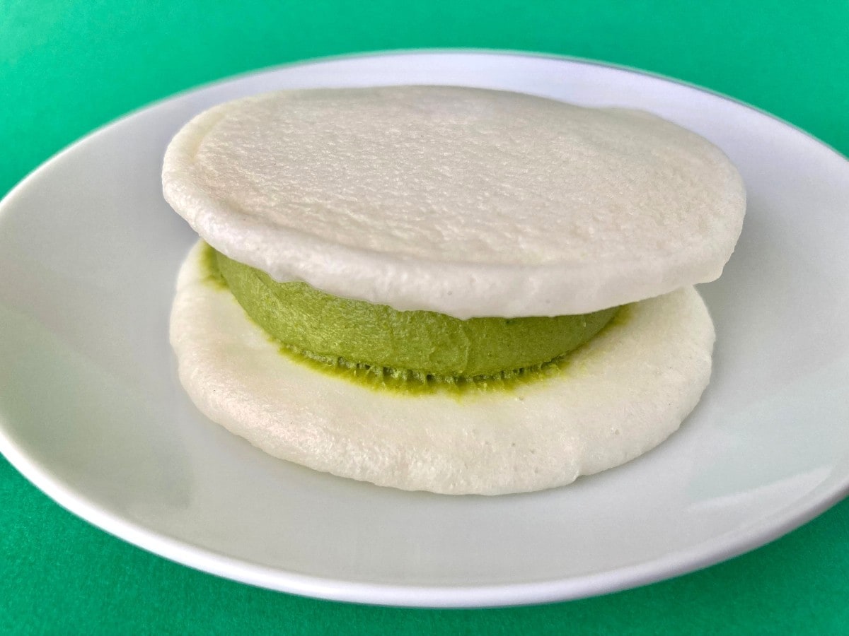 「クリスマス気分！」「ほっこり癒された！」【セブン】いちごソースが決め手の新作どら焼き