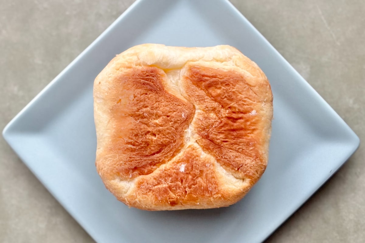 クリームの甘みが幸せ～♡【ファミマ】の新作パンが「やたらうまい」