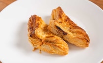 セブンの謎すぎる新商品【三角ビーフシチューパイ】がめっちゃ美味い