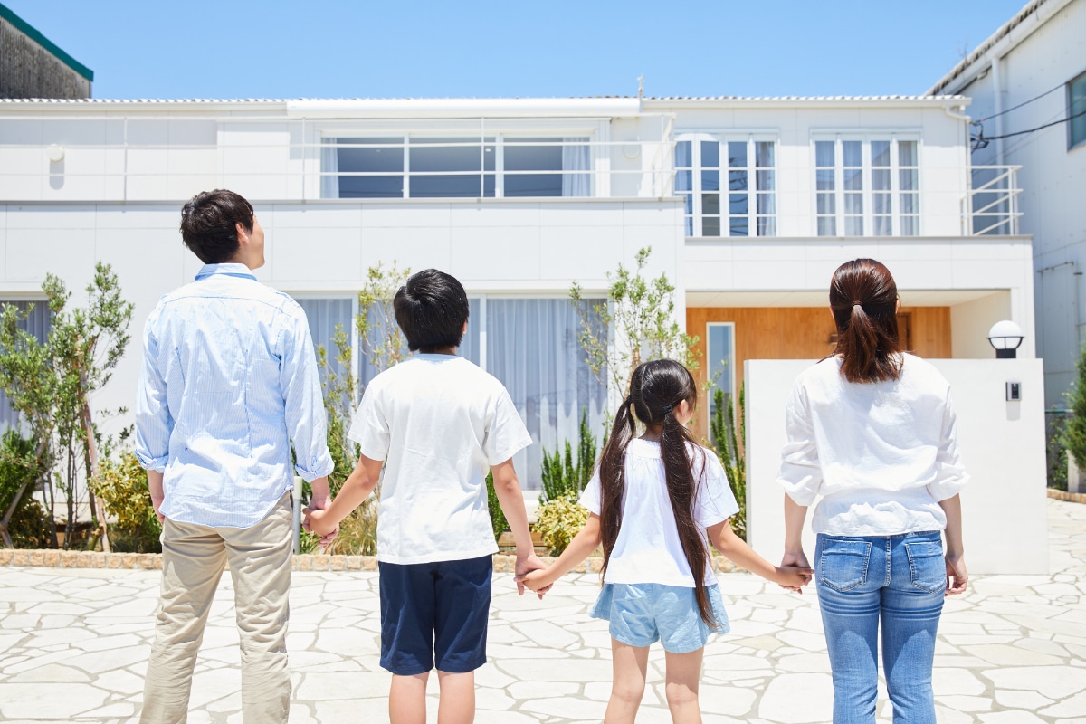 家と2人目がほしい!目標の一方で世帯年収600万・介護職の24歳女性が抱える不安と苦しさ