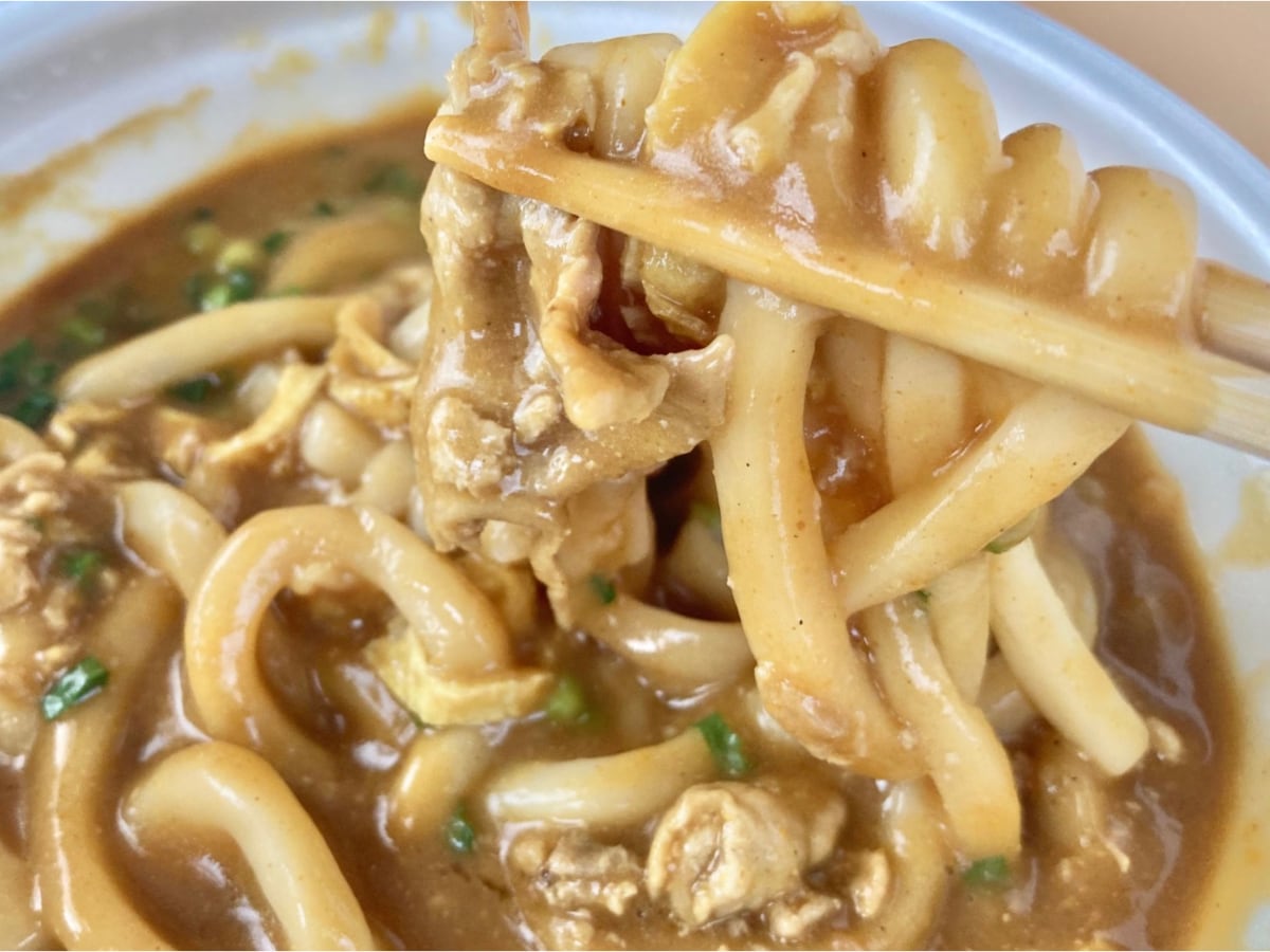 柔らかいうどんと濃厚なスープが印象的！【ローソン】スパイシー＆だしの旨味しっかりのカレーうどん