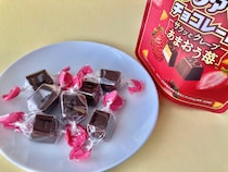 薄焼きクレープの食感がたまらない！【ファミマ限定】アルファベットチョコレートの新作