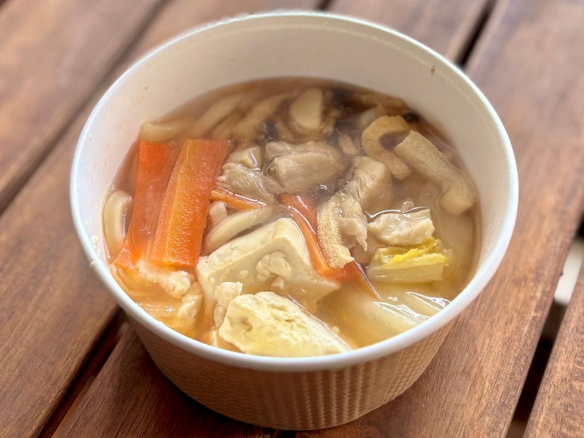 冷えた身体に染みる……【ファミマ】具だくさんの寄せ鍋うどんが美味