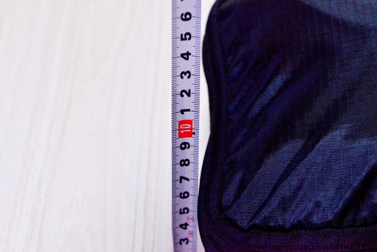 衣類も布団も!ガチで使える100均の圧縮袋3選|旅行先でも大活躍♪【ダイソー・セリア・キャンドゥ】