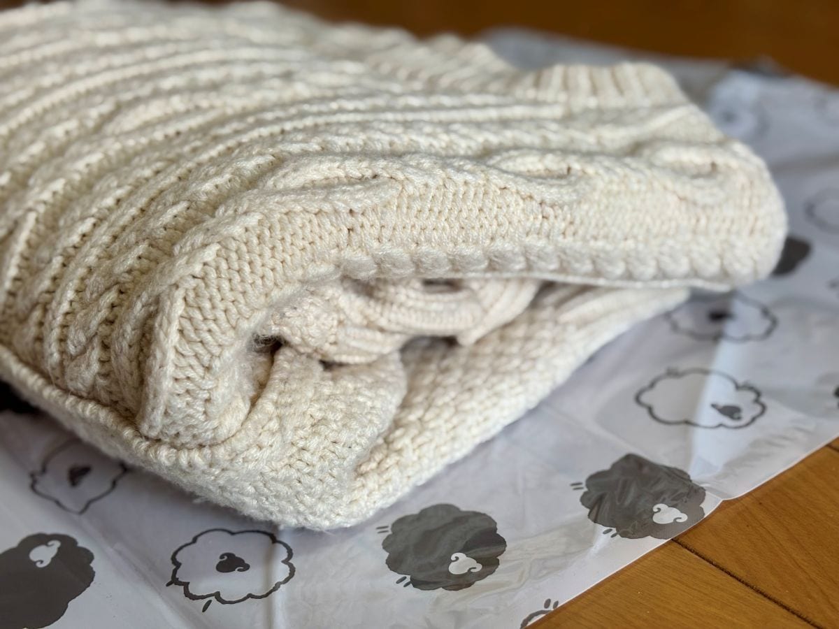 衣類も布団も!ガチで使える100均の圧縮袋3選|旅行先でも大活躍♪【ダイソー・セリア・キャンドゥ】