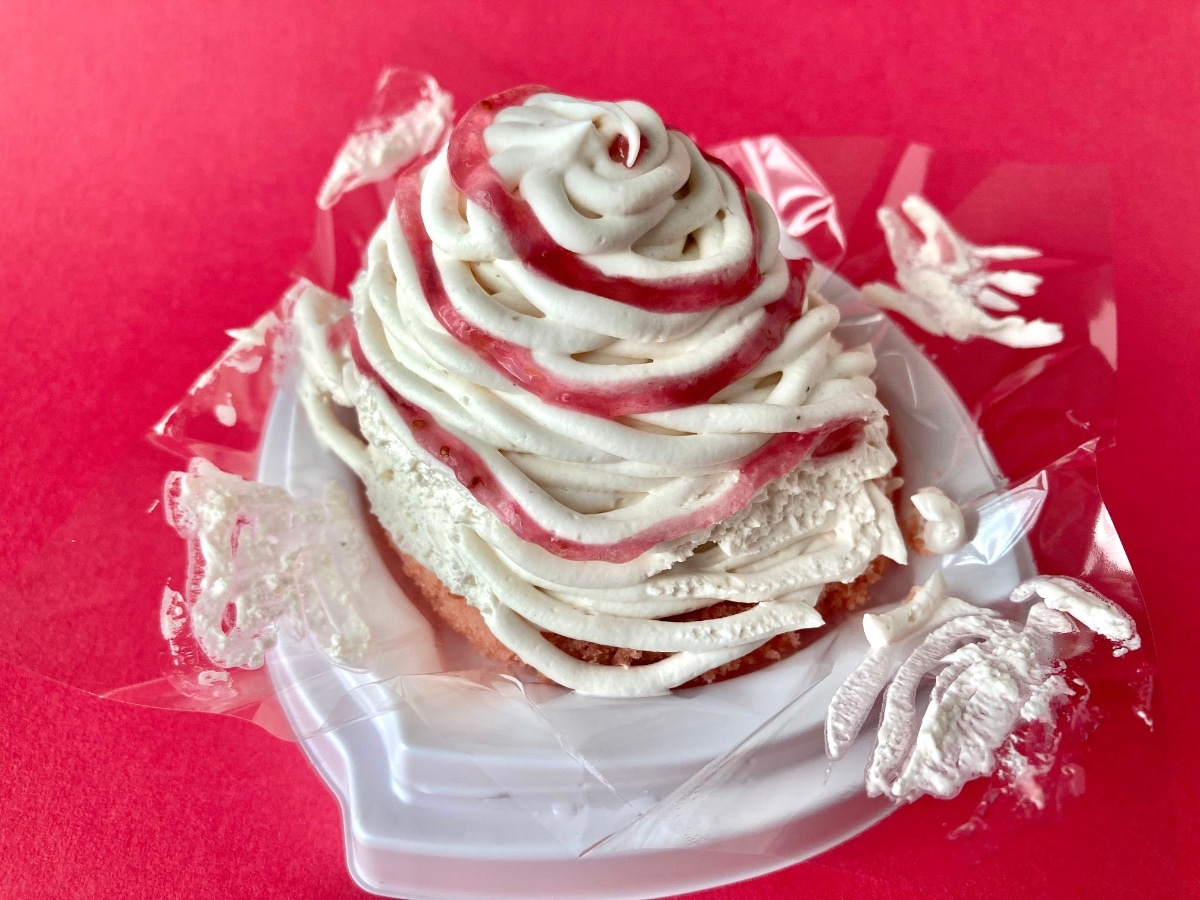 サクサクのメレンゲと甘酸っぱいいちごソースがGOOD！【ファミマ】新作モンブランが美味しい！