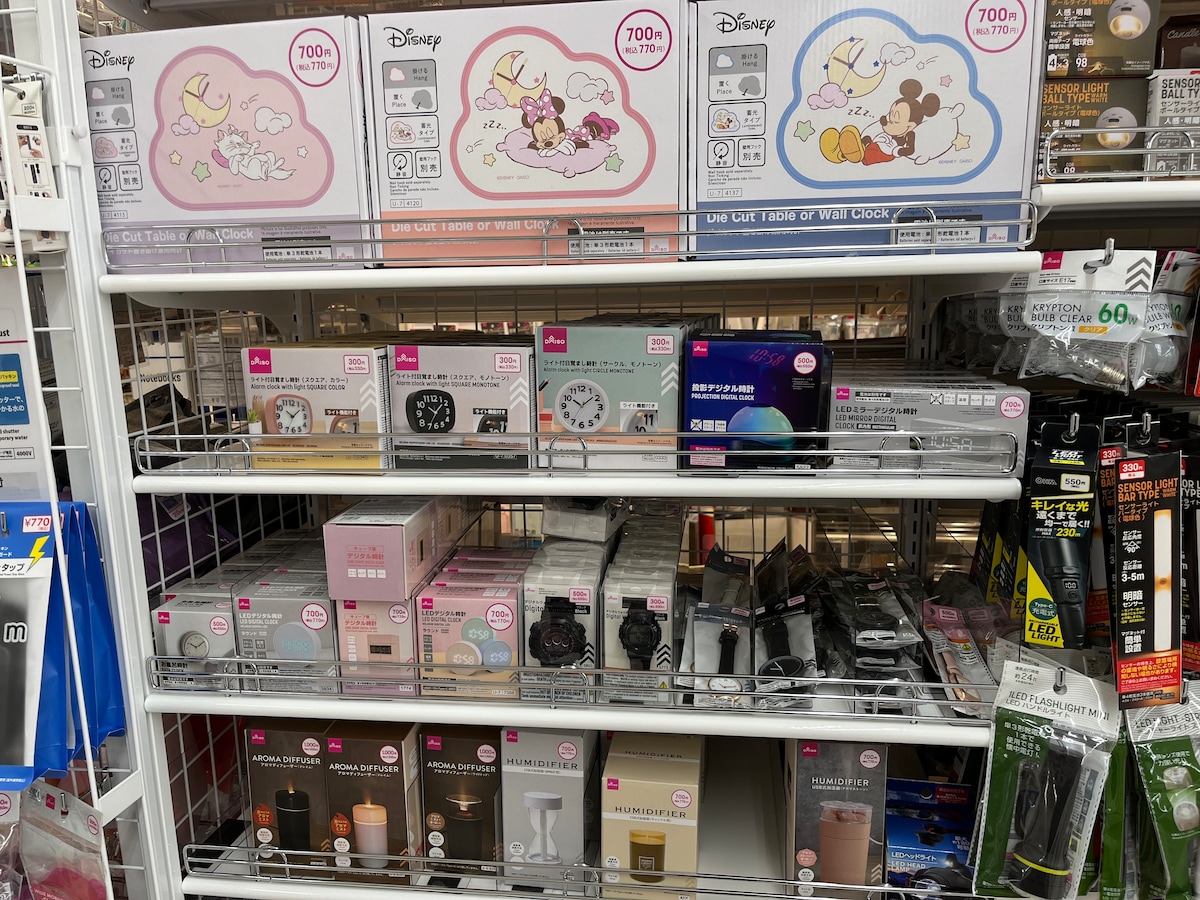 【100均】置き時計を5個買ってみた！ダイソー・セリア・キャン★ドゥの売り場を調査