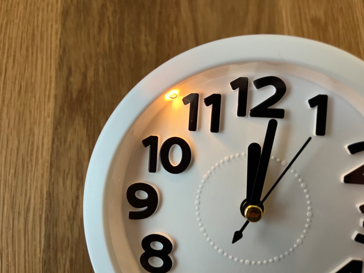 【100均】置き時計を5個買ってみた！ダイソー・セリア・キャン★ドゥの売り場を調査