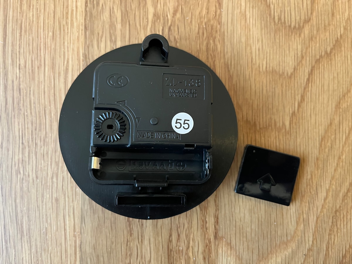 【100均】置き時計を5個買ってみた！ダイソー・セリア・キャン★ドゥの売り場を調査