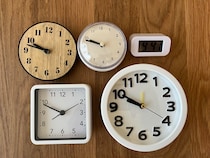 【100均】置き時計を5個買ってみた！ダイソー・セリア・キャン★ドゥの売り場を調査