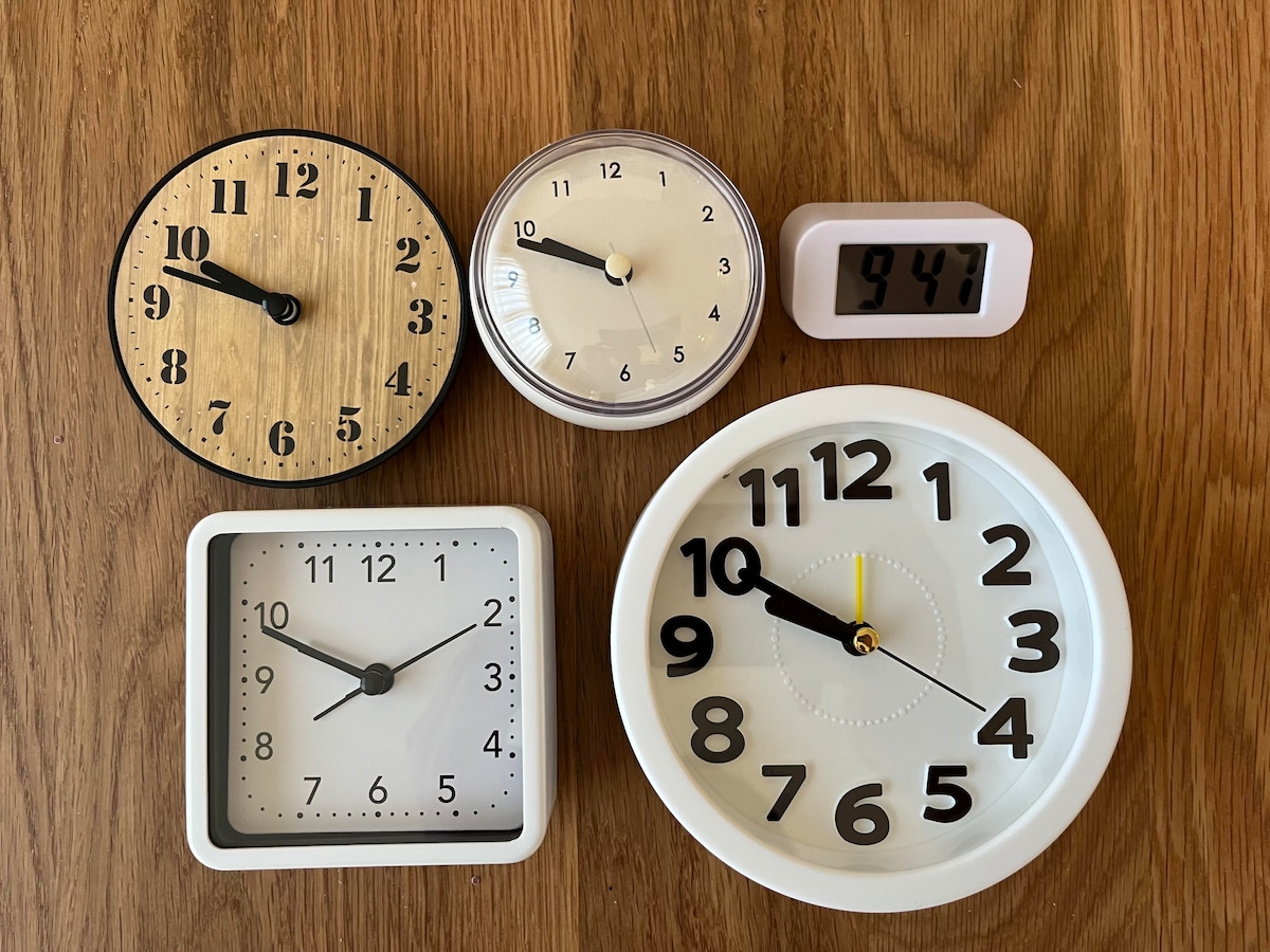 【100均】置き時計を5個買ってみた！ダイソー・セリア・キャン★ドゥの売り場を調査