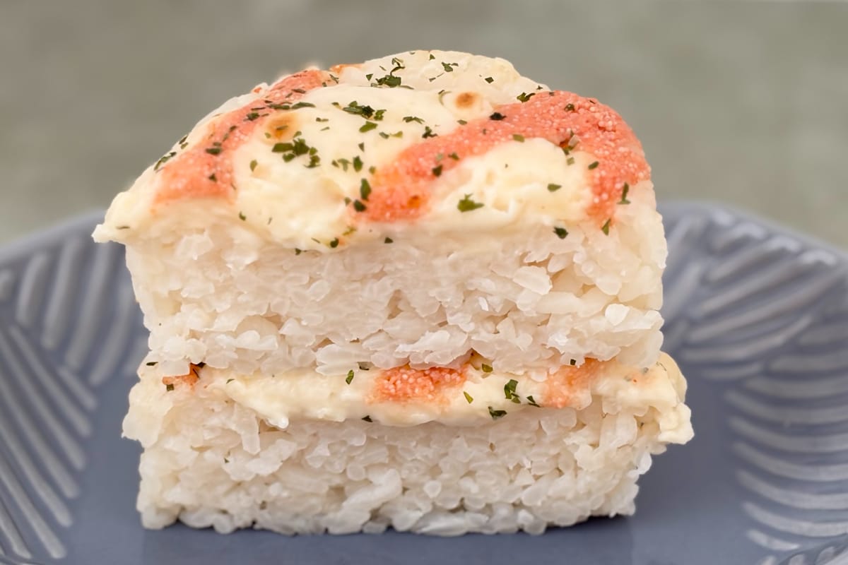 明太子×ホワイトソースが織り成す洋風のおいしさ【セブン】新作おむすび