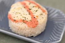 明太子×ホワイトソースが織り成す洋風のおいしさ【セブン】新作おむすび