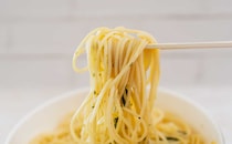 にんにく香る【セブン】新発売の麺、ワンコイン以下でも大満足の一品に